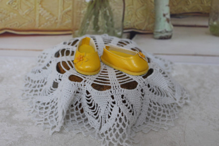 Туфлі жовті глянцеві для ляльки 32-34 см Paola Reina, hand made