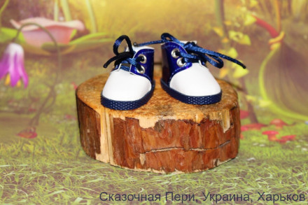 Чоботи біло-сині (лакові) для ляльки ростом 32-34 см, ручна робота