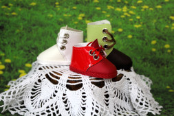 Взуття &quot;новорічні кольори&quot;  для ляльки ростом 32-34 см, ручна робота