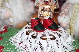 Взуття &quot;новорічні кольори&quot;  для ляльки ростом 32-34 см, ручна робота