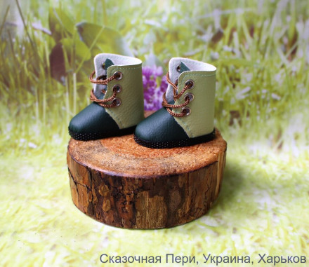 Высокие ботинки зелено-салатные  для куклы ростом 32-34 см, ручная работа
