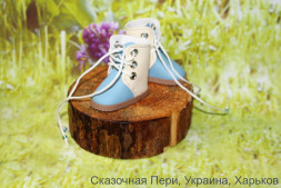 Высокие ботинки молочно-голубые  для куклы ростом 32-34 см, ручная работа
