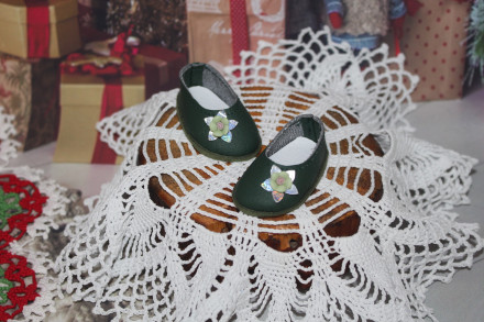 Туфлі зелені з декором для ляльки ростом 32-34 см, hand made