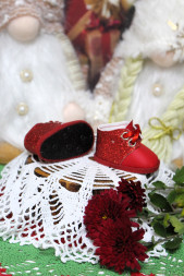 Взуття червоне &quot;новорічні кольори&quot;-4  для ляльки ростом 32-34 см, ручна робота