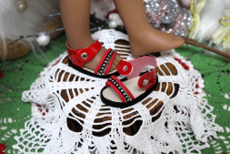 Босоніжки червоно-чорні для ляльки ростом 32-34 см, ручна робота