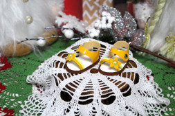 Босоніжки жовті з декором для ляльки ростом 32-34 см, ручна робота 