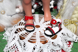 Босоніжки Черовні з чорним  для ляльки ростом 28 см, ручна робота 