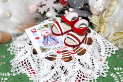 Босоніжки червоно-білі для ляльки ростом 32-34 см, ручна робота