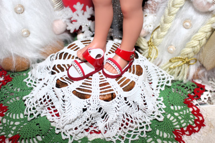 Босоніжки Черовні з білим  для ляльки ростом 28 см, ручна робота