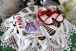 Босоніжки Черовні з білим  для ляльки ростом 28 см, ручна робота