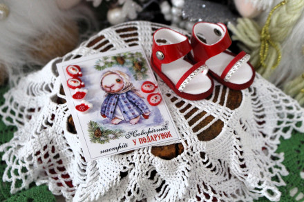 Босоніжки Черовні з білим  для ляльки ростом 28 см, ручна робота