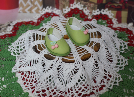 Туфлі яскраво-салатні з декором для ляльки 32-34 см, hand made